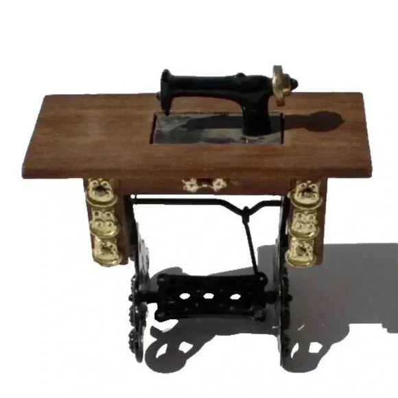 VINTAGE Miniature Doll House Treadle Sewing Machine - Picture 2 of 3
